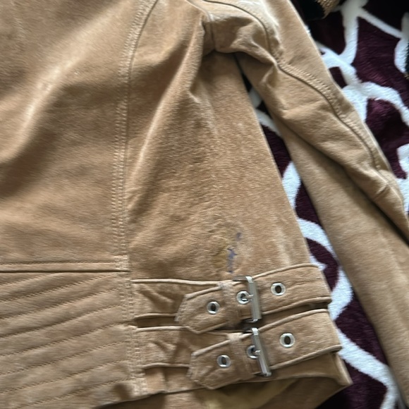 Great BCBG sued jacket for fall great with jeans - Picture 2 of 5